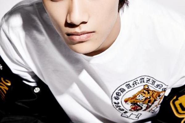 声音好听长相也迷人的星座男