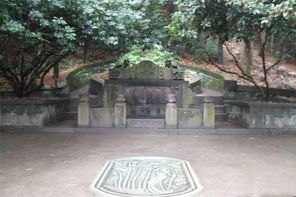 三人合葬风水
