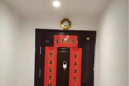镜子放在大门哪个方位好，镜子放门口好吗-？